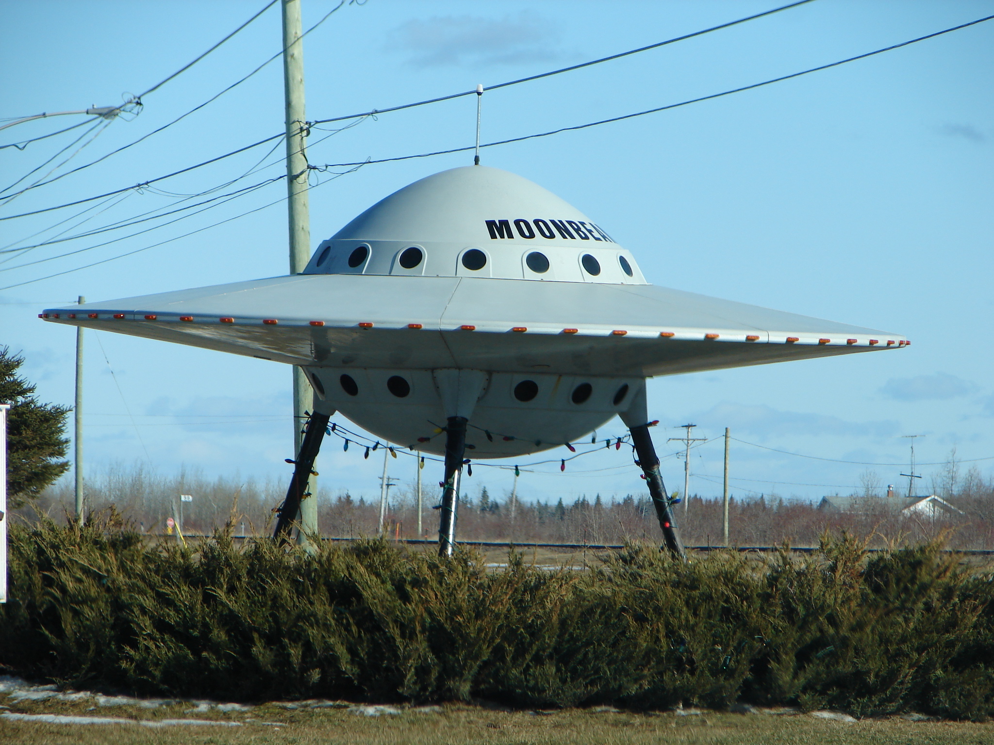 Images Wikimedia Commons/P199 Moonbeam_UFO.jpg